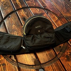 TushBaby carrier black and gold